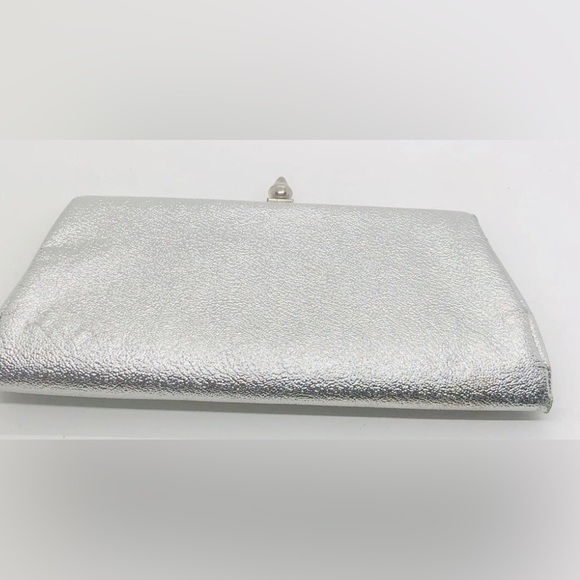 Vintage Shiny Metallic Silver Clutch Purse With Short Chain Strap 1960’s - Picture 3 of 11